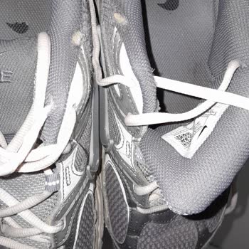 Kısa Sürede Yırtılan Ayakkabı Ve Olumsuz İnceleme Sonucu Hayal Kırıklığı Yarattı