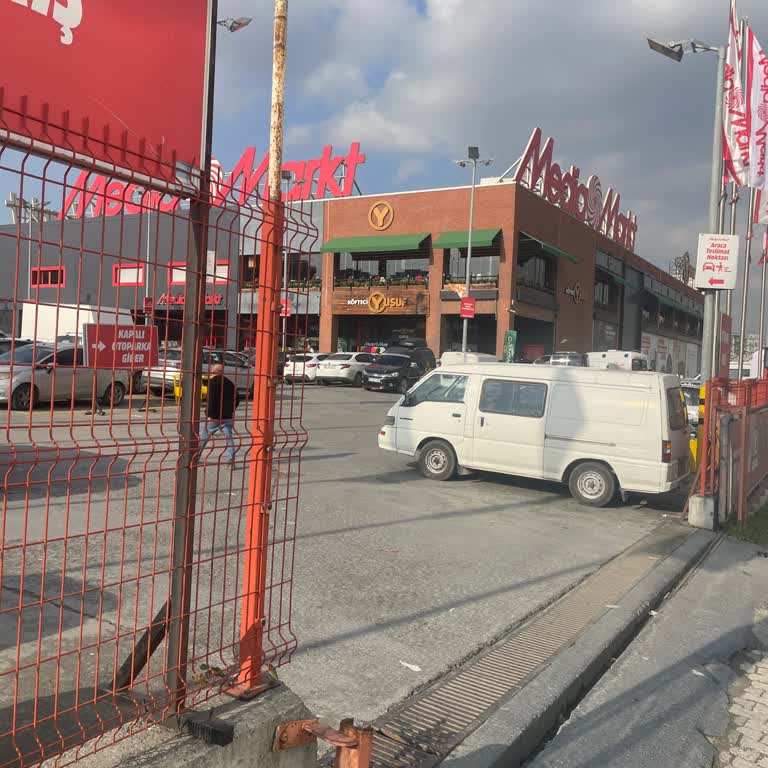 Köfteci Yusuf Uzun Bekleme Süresi Ve İlgisiz Personel Nedeniyle Ailece Mağdur Olduk