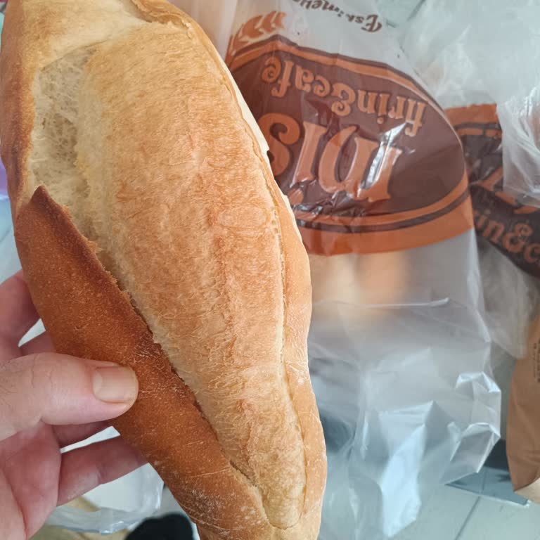 Mis Fırın'da Ekmek Kalitesi Ve Çalışan Tavrı Hayal Kırıklığı Yarattı