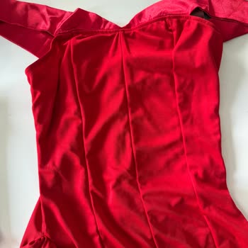 Olyssatr Sitedeki Ürünle Gelen Elbisenin Kumaşı, Modeli Ve Deseni Tamamen Farklıydı