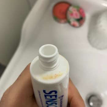 Sensodyne Diş Macununda Hijyen Sorunu Ve Değişim Talebi