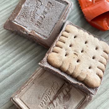 Aldığım Ülker Choco Bis Küflü Ve Beyazlamış Çıktı Sağlık Açısından Endişeliyim