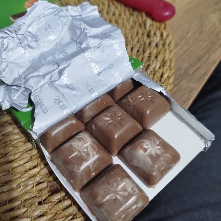 Aldığım Çikolatanın Üzerinde Beyaz Lekeler Vardı