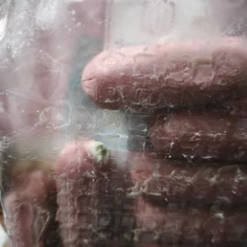 Kapalı Pakette Küflü Sosis Ve Müşteri Hizmetlerinde Cevapsızlık