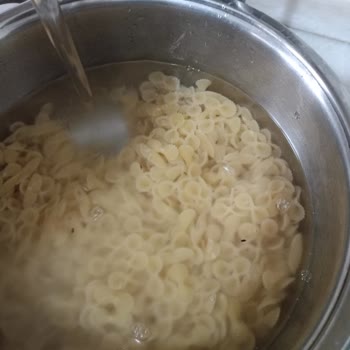 Bozulmuş Ve Böcekli Makarna: Gıda Güvenliği İhlali Ve Denetim Eksikliği