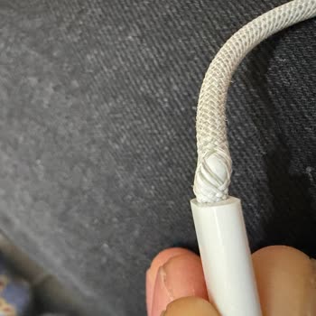 Apple Orijinal Şarj Kablosunda Erken Yıpranma Ve Yetersiz Garanti Desteği