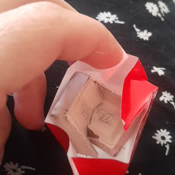 Tarihi Geçmemiş Ülker Napoliten Çikolata Bayat Ve Bozuk Çıktı, Mağdur Oldum