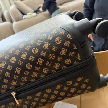 Yüksek Bedelle Alınan Valizin Kirli Ve Kullanılmış Gelmesi Hayal Kırıklığı Yarattı