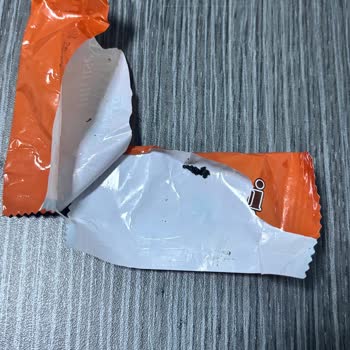 Eti İntens Kekten Plastik Parçası Çıkması Güvenimi Zedeledi