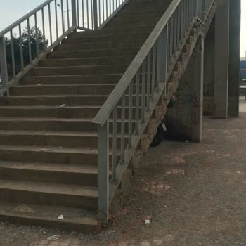 Gebze Beylikbağı Üst Geçidinde Asansör Veya Yürüyen Merdiven Yokluğu Mağduriyet Yaratıyor