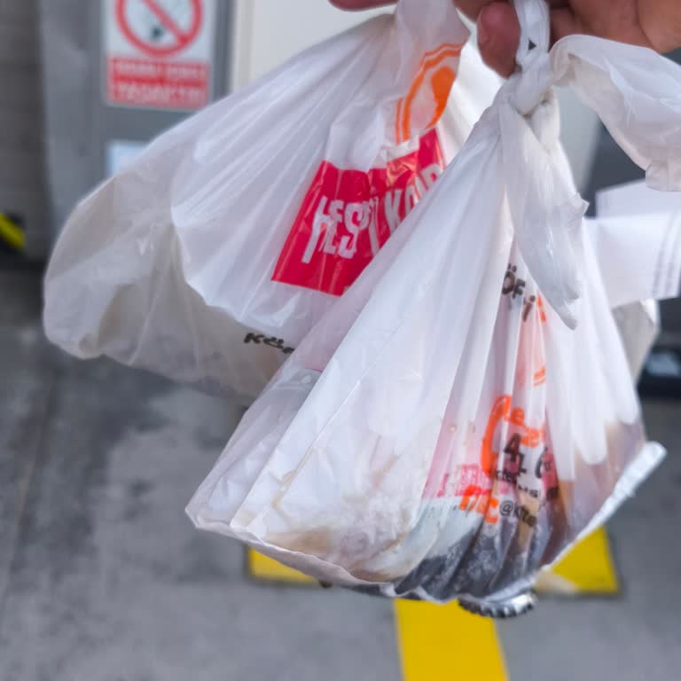 Patlayan Kola Ve Özensiz Teslimat Sonrası Yetersiz Çözüm