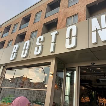 Boston Drink & Dessert Umursamaz Tavır