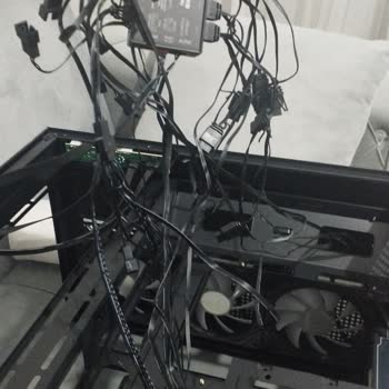 İltech Bilgisayar Profesyonellikten Uzak Bir Kablolama İle Gönderilmiş