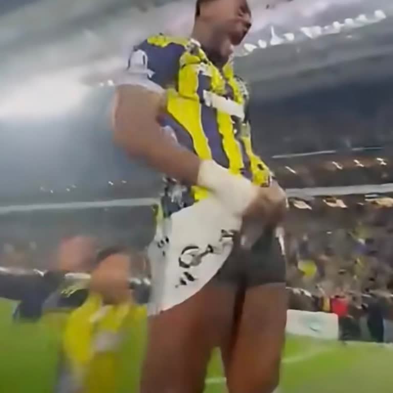 Futbolcunun Maç Sırasındaki Uygunsuz Hareketi Ailemizi Rahatsız Etti