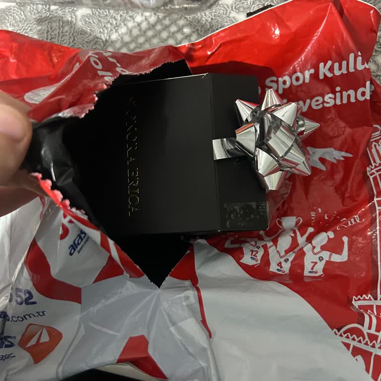 Signora Erica Hatalı Ürün Gönderimi Üzerine Ürünü İki Kez İade Ettim