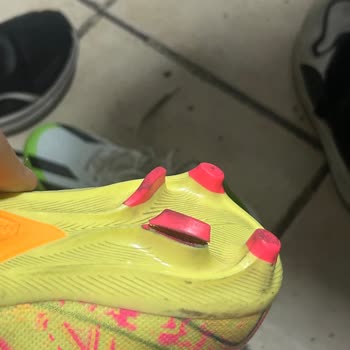 Çim Sahada Kısa Sürede Kırılan Nike Krampon İçin Garanti Sorunu