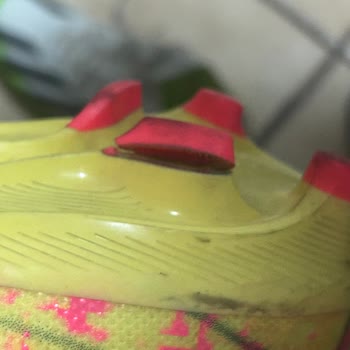 Çim Sahada Kısa Sürede Kırılan Nike Krampon İçin Garanti Sorunu