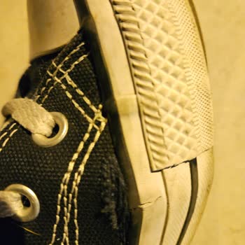 Satın Alınan Converse Ayakkabının Kısa Sürede Bozulması Ve Müşteri Hizmetlerinden Yanıt Alınamaması