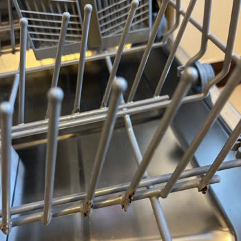 Kısa Sürede Paslanan Bulaşık Makinesi Sepetleri İçin Ücretsiz Değişim Talebi