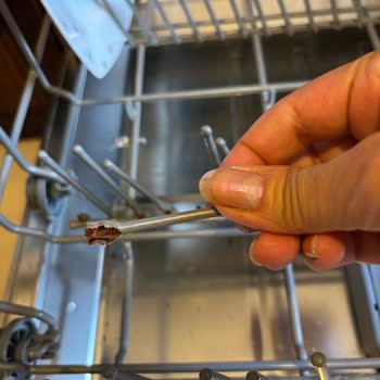 Kısa Sürede Paslanan Bulaşık Makinesi Sepetleri İçin Ücretsiz Değişim Talebi