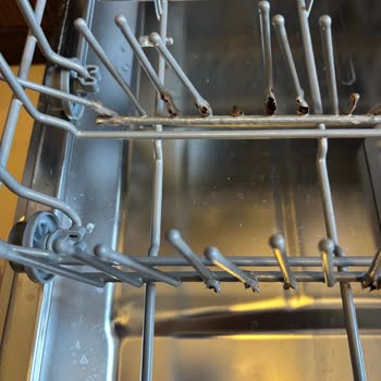 Kısa Sürede Paslanan Bulaşık Makinesi Sepetleri İçin Ücretsiz Değişim Talebi