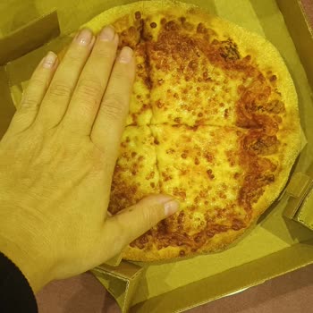 Küçük Boy Pizza Büyük Hayal Kırıklığı: Ücret Ve Boyut Uyuşmazlığı