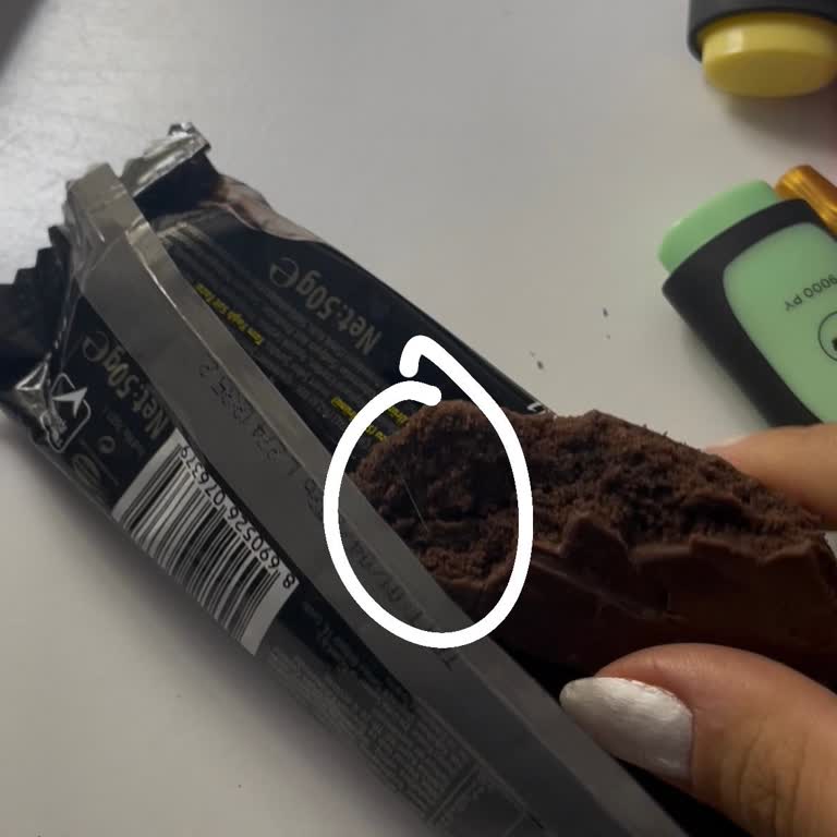 Eti Browni Intense İçinden Kıl Çıktı, Hijyen Skandalı!