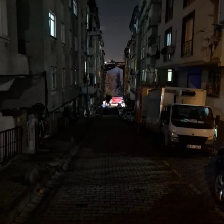 İstanbul Bahçelievler'de 3 Gündür Arızalı Sokak Lambaları Onarılmıyor