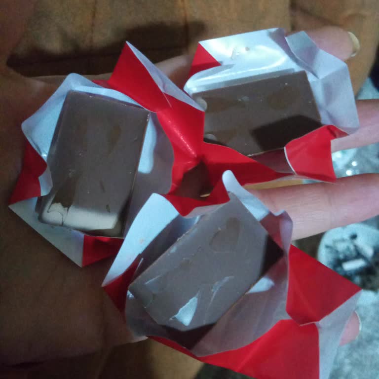 BİM’den Alınan Ülker Napoliten Çikolatada Bozukluk Ve Beyazlama Sorunu