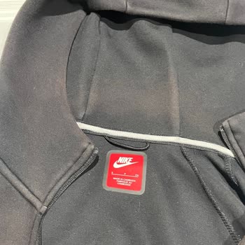 Yeni Alınan Nike Sweatshirtte Renk Solması Ve Mağazada Yetersiz İnceleme