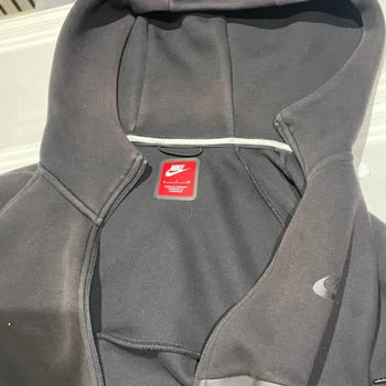 Yeni Alınan Nike Sweatshirtte Renk Solması Ve Mağazada Yetersiz İnceleme