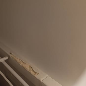 Garantisi Devam Eden Derin Dondurucuda Çatlak Ve Paslanma Sorunu