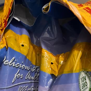 Açılmış Ve Bantlanmış Kedi Maması Paketi Teslim Edildi Hijyen Ve Güvenlik Endişesi Yaşadım