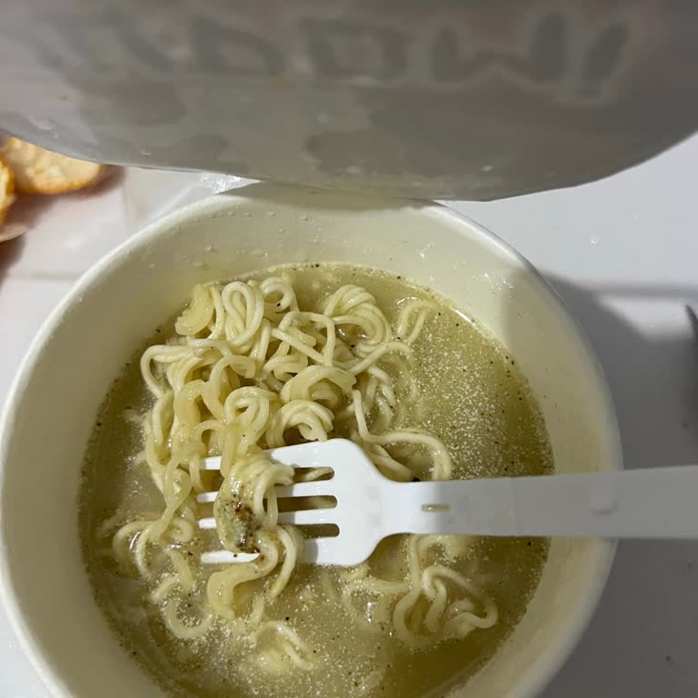 Küflü Noodle Ürünü Ve Yetersiz Hijyen Kontrolü