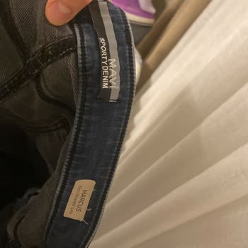 Mavi Kot Pantolonun Kısa Sürede Bacak Arasından Yırtılması Hayal Kırıklığı