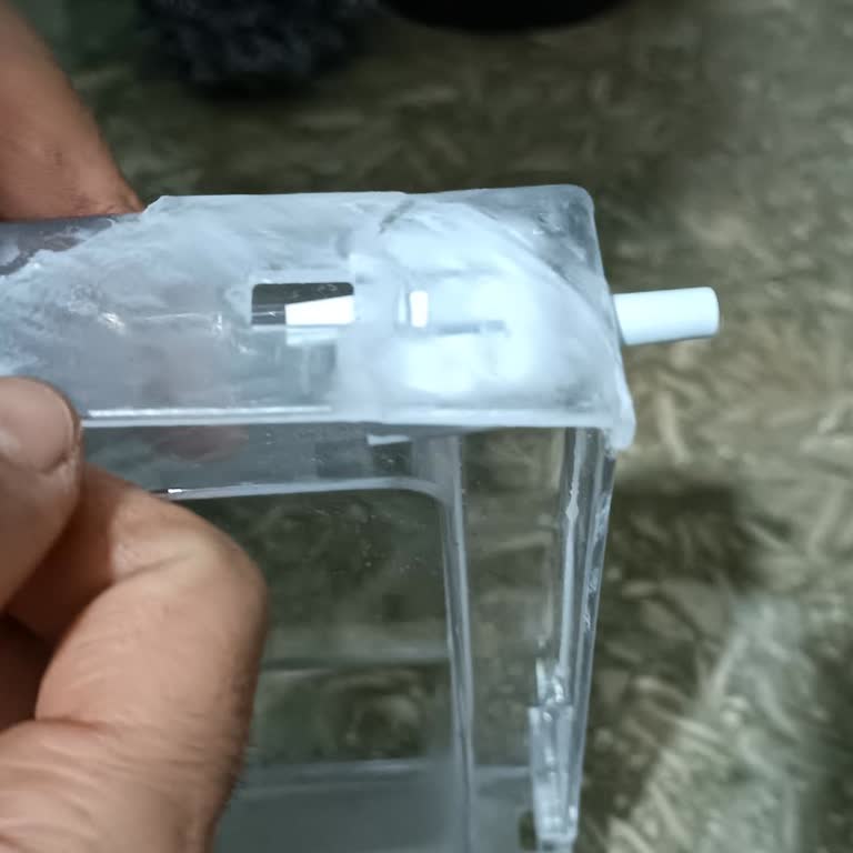 Yeni Alınan Derin Dondurucunun Kapağı Montaj Hatası Nedeniyle Kırıldı