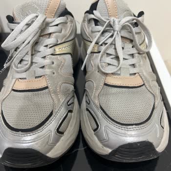 Kısa Sürede Deforme Olan Spor Ayakkabı Hayal Kırıklığı Yarattı