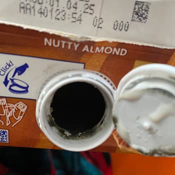 Alpro Süt Son Kullanma Tarihi Geçmemiş Üründe Küf Ve Kötü Görüntü