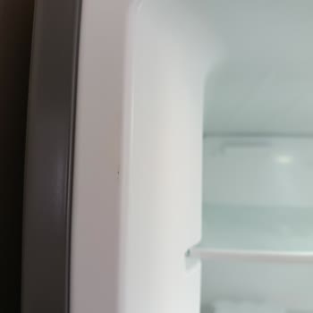 Yeni Alınan Buzdolabında Soğutma Ve Çizik Sorunlarıyla İlgilenilmedi