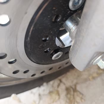 Yeni Alınan Motosiklette Hayati Güvenlik Sorunu: Gevşek Ön Disk Civatası