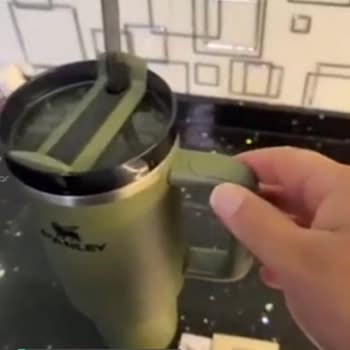 Stanley Pipetli Termosun Sapı Kırıldı!