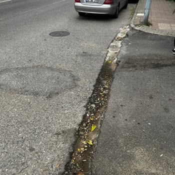 Superonline Kazı Çalışmasının Uzun Süre Kapatılmaması Güvenlik Riski Oluşturuyor