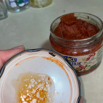 Kahvaltılık Sosun İçinden Çıkan Böcekler Gıda Güvenliğini Tehdit Ediyor