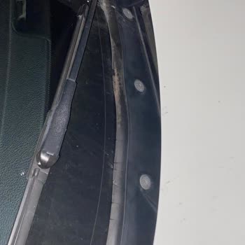 BMW 116i Cam Altı Fitilinin Kısa Sürede Çatlaması Ve Ücretsiz Değişim Talebi