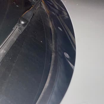 BMW 116i Cam Altı Fitilinin Kısa Sürede Çatlaması Ve Ücretsiz Değişim Talebi