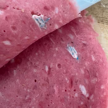 Namet Salamda Plastik Parçalar: Sağlığımız Tehlikede!