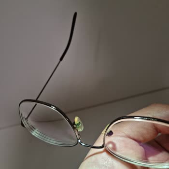 Gözlükte Kısa Sürede Oluşan Sararma Ve Hijyen Sorunu