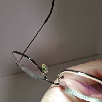 Gözlükte Kısa Sürede Oluşan Sararma Ve Hijyen Sorunu