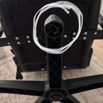 Adore Mobilya Oyuncu Koltuğunun Tablasında Bulunan Vidalar Açıldı