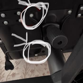 Adore Mobilya Oyuncu Koltuğunun Tablasında Bulunan Vidalar Açıldı